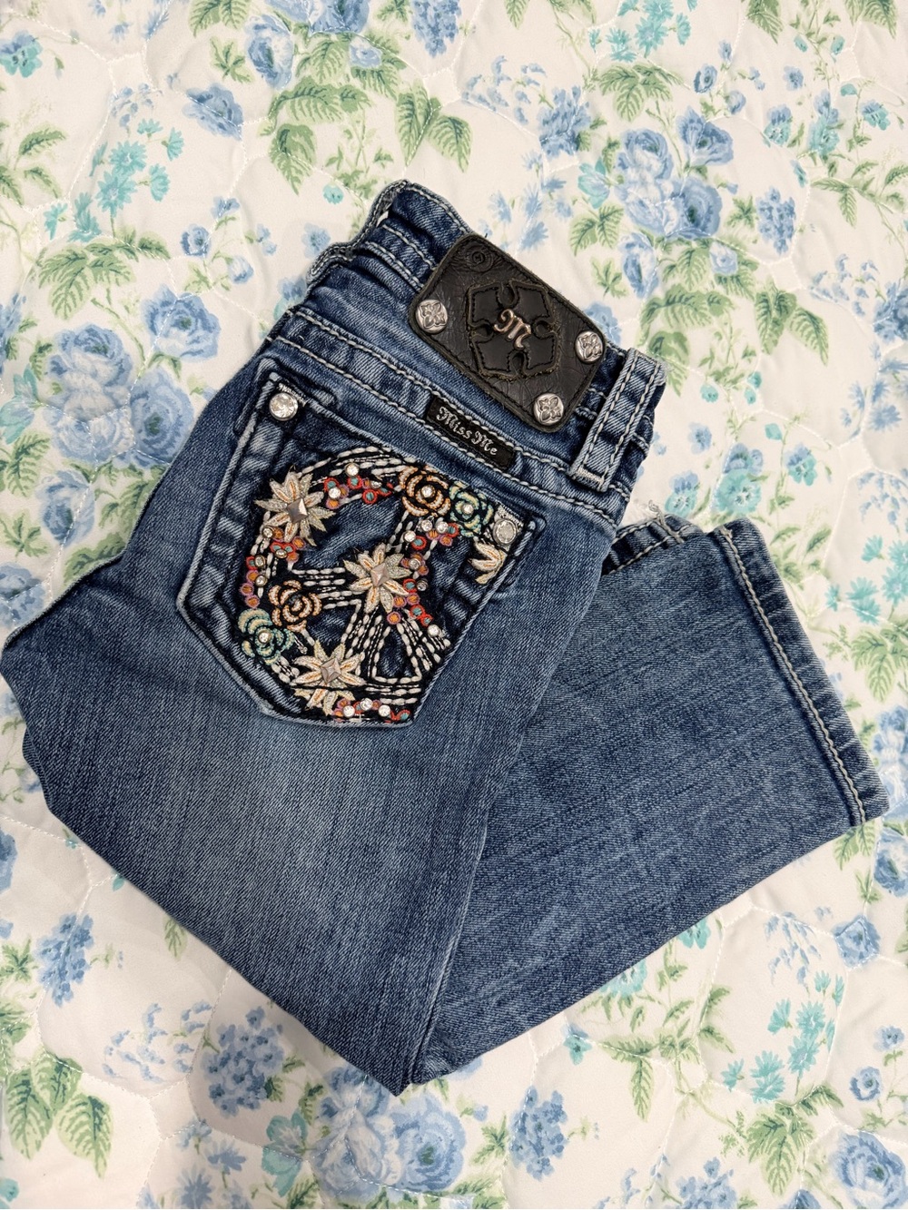 Miss Me girls size 7 Embroidered Blue Jeans CAPRI! Blingy.